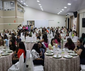  Funcionárias da Coasul se confraternizam em evento para comemorar o Dia Internacional da Mulher.