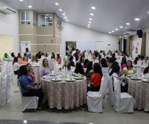  Funcionárias da Coasul se confraternizam em evento para comemorar o Dia Internacional da Mulher.