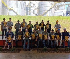  COASUL CELEBRA A P&Aacute;SCOA COM ENTREGA DE COLOMBAS A COLABORADORES