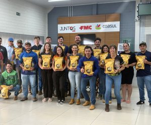  COASUL CELEBRA A P&Aacute;SCOA COM ENTREGA DE COLOMBAS A COLABORADORES