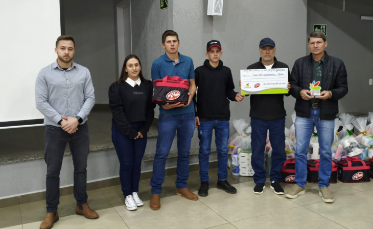  COASUL PREMIA AVICULTORES DESTAQUE DOS MESES DE MAIO E JUNHO