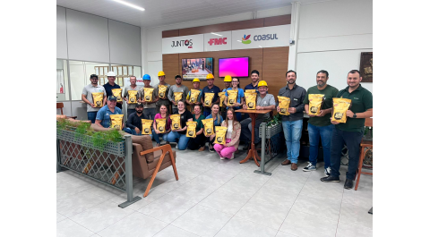 COASUL CELEBRA A P&Aacute;SCOA COM ENTREGA DE COLOMBAS A COLABORADORES